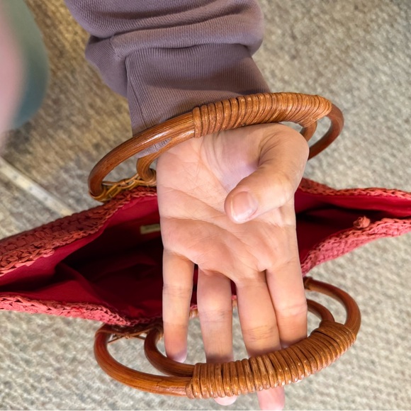NWOT “Straw Studios” Coral Circle Rattan Handbag w Wooden Handle 16” x 14” - Picture 12 of 13